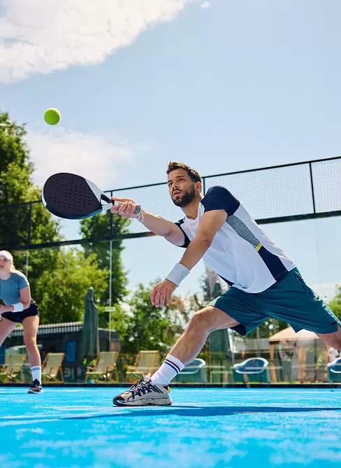 Peşəkar standartlara uyğun  tennİs kortu və Yoga Garden İstİrahətİnİzİ  daha da dəyərlİ edəcək